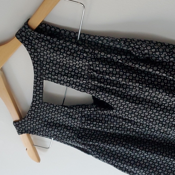 Old Navy Sleeveless Top - Size XS - Picture 10 of 11